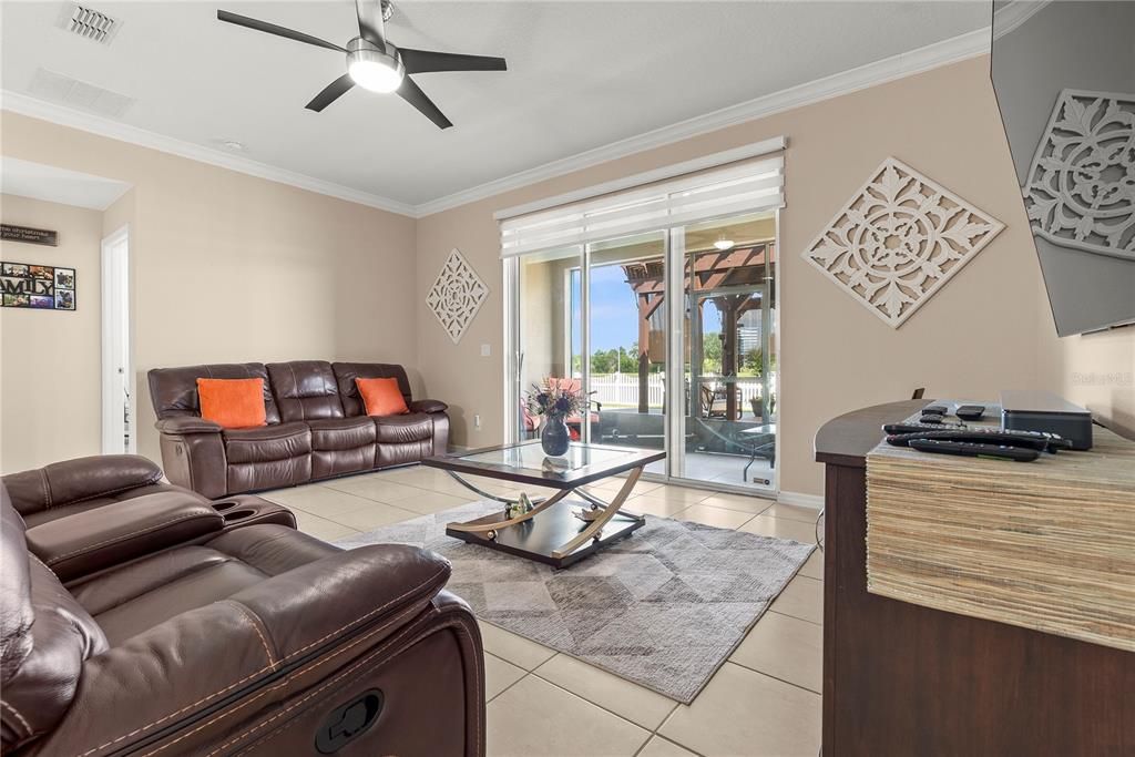 En Venta: $465,000 (5 camas, 2 baños, 2518 Pies cuadrados)