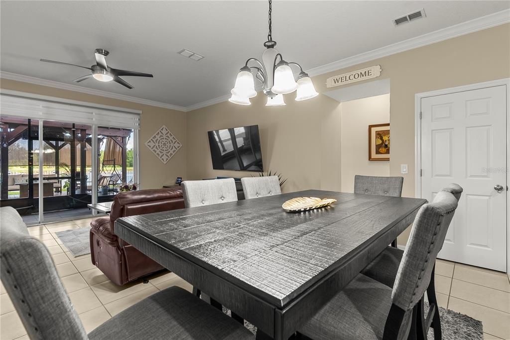 En Venta: $465,000 (5 camas, 2 baños, 2518 Pies cuadrados)