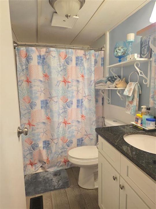 En Venta: $262,000 (4 camas, 2 baños, 1300 Pies cuadrados)
