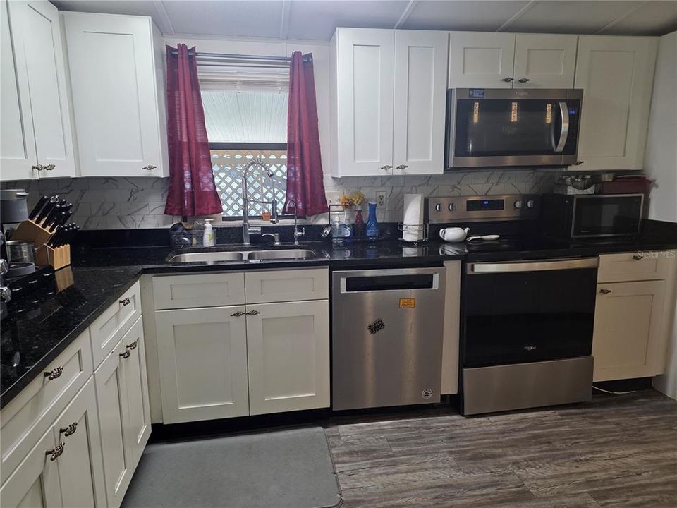 En Venta: $262,000 (4 camas, 2 baños, 1300 Pies cuadrados)