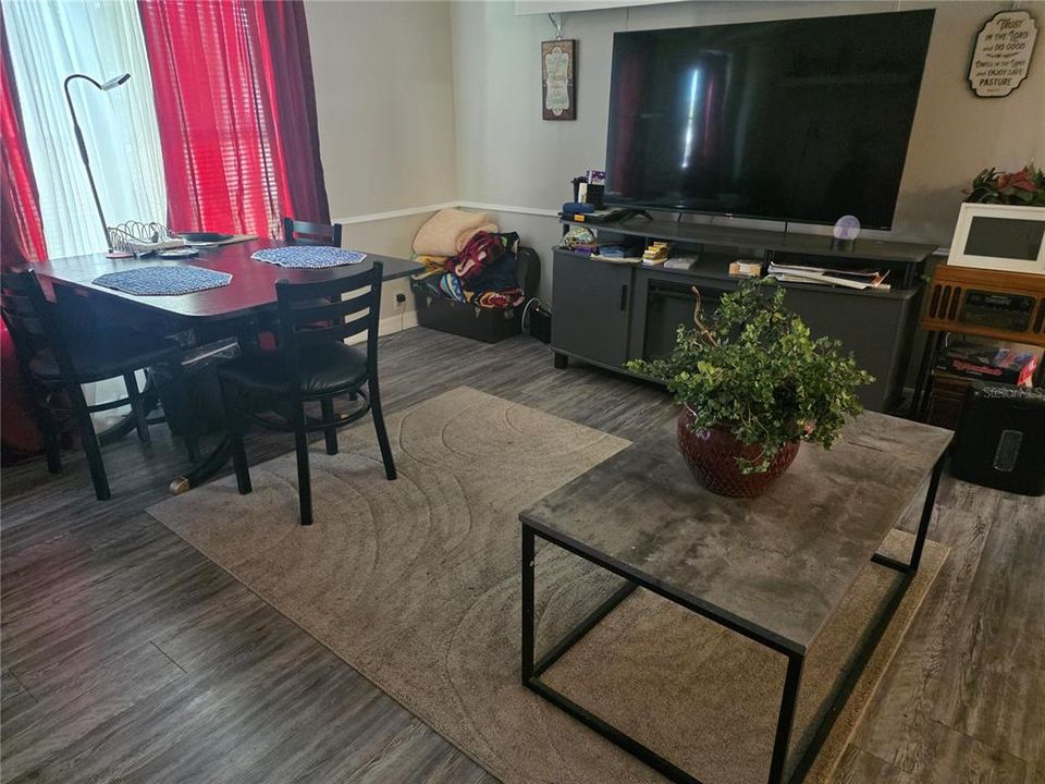 En Venta: $262,000 (4 camas, 2 baños, 1300 Pies cuadrados)
