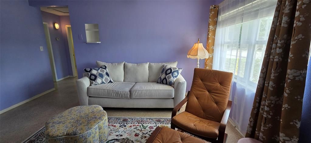 For Sale: $234,999 (2 beds, 1 baths, 802 Square Feet)