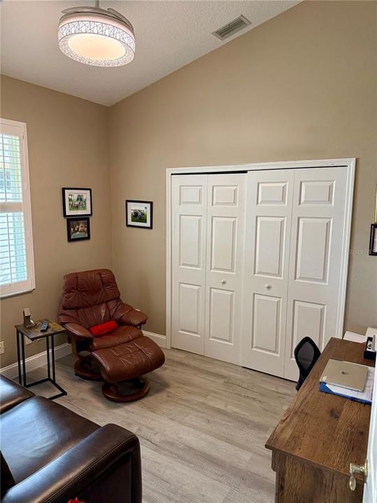 For Sale: $385,000 (3 beds, 2 baths, 1684 Square Feet)