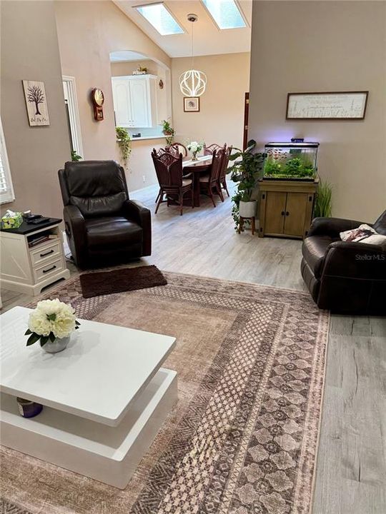 For Sale: $385,000 (3 beds, 2 baths, 1684 Square Feet)