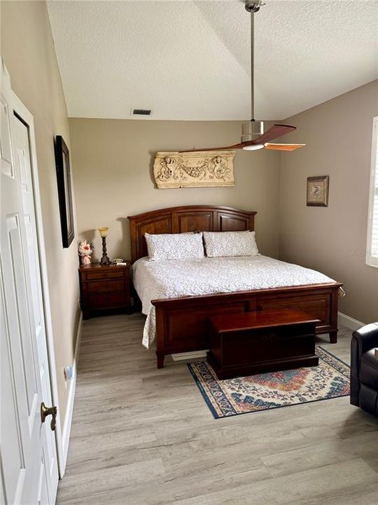 For Sale: $385,000 (3 beds, 2 baths, 1684 Square Feet)