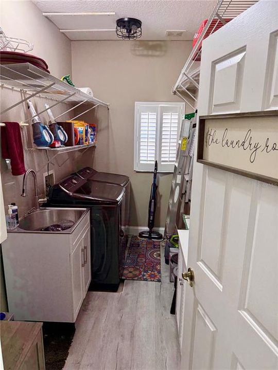 For Sale: $385,000 (3 beds, 2 baths, 1684 Square Feet)