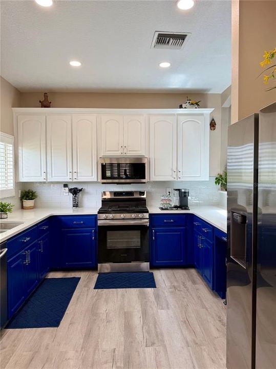 For Sale: $385,000 (3 beds, 2 baths, 1684 Square Feet)