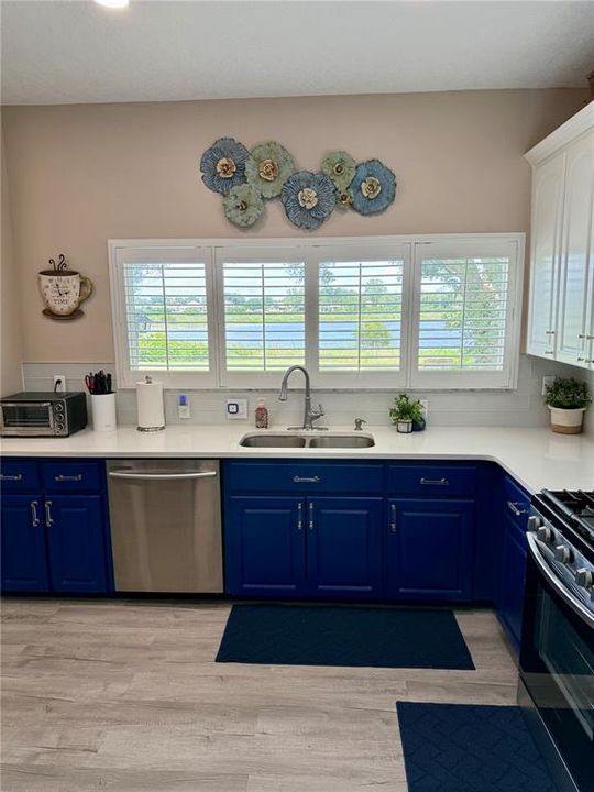 For Sale: $385,000 (3 beds, 2 baths, 1684 Square Feet)