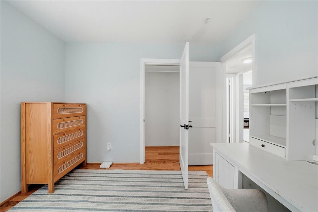 出租: $2,400 (2 贝兹, 1 浴室, 978 平方英尺)