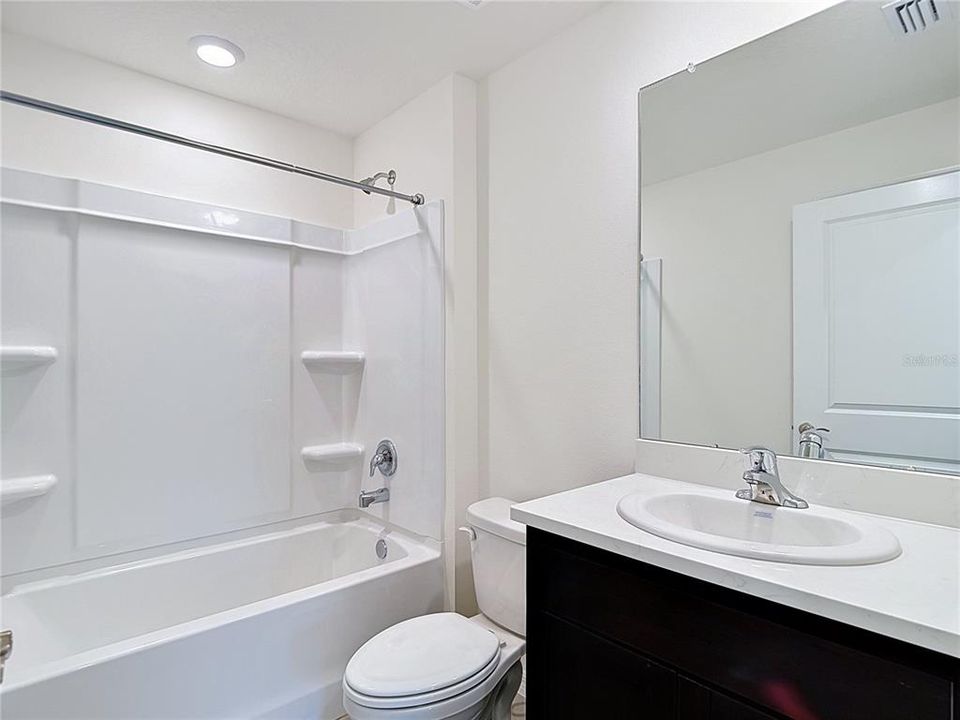 В аренду: $1,800 (4 спален, 2 ванн, 1665 Квадратных фут)