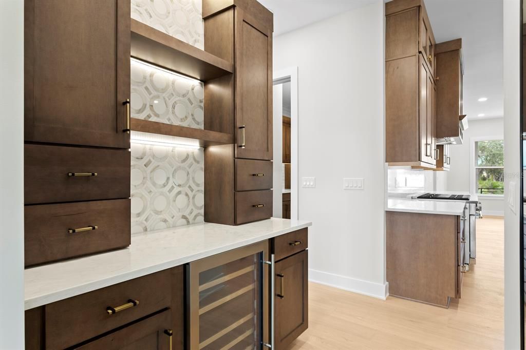 For Sale: $4,900,000 (5 beds, 5 baths, 6596 Square Feet)