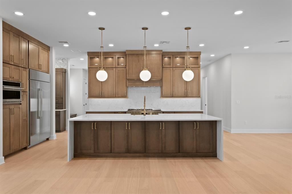For Sale: $4,900,000 (5 beds, 5 baths, 6596 Square Feet)