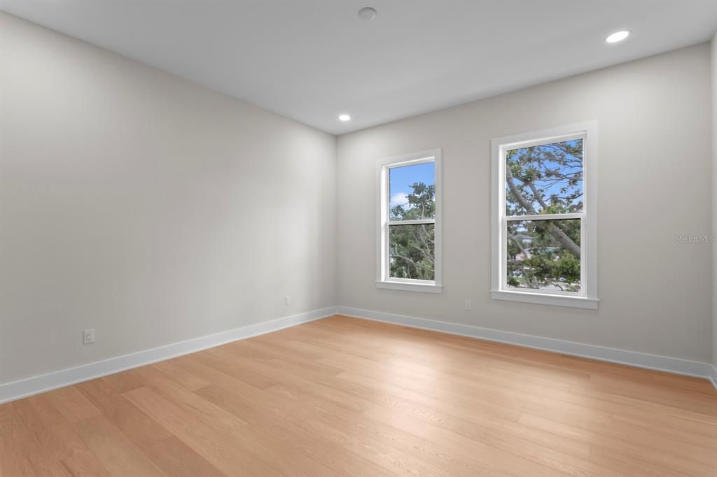 For Sale: $4,900,000 (5 beds, 5 baths, 6596 Square Feet)