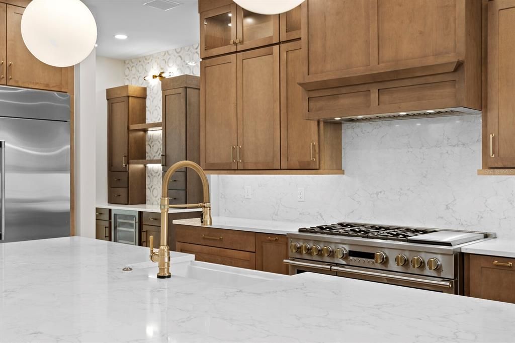 For Sale: $4,900,000 (5 beds, 5 baths, 6596 Square Feet)