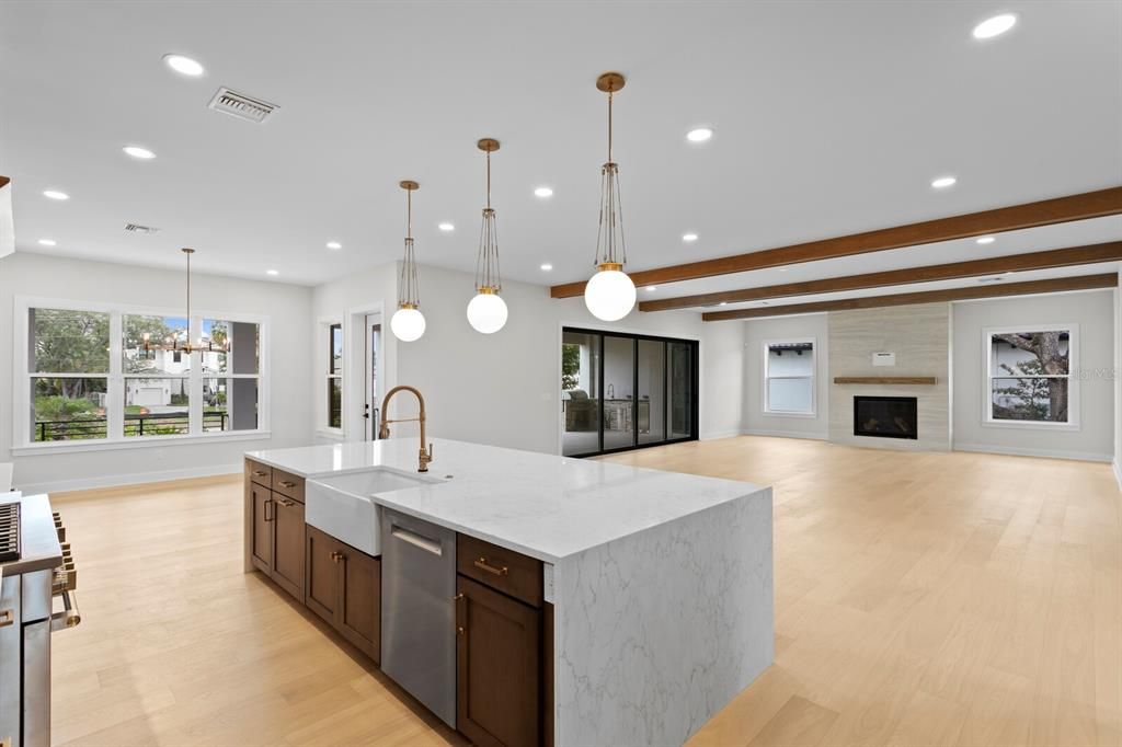 For Sale: $4,900,000 (5 beds, 5 baths, 6596 Square Feet)