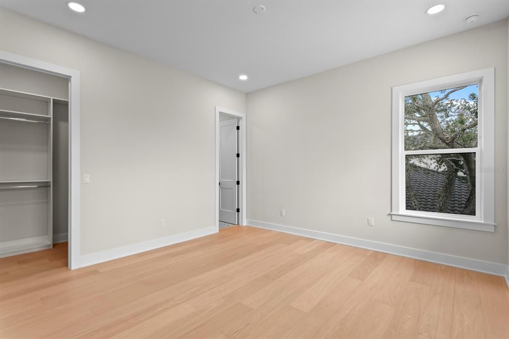 For Sale: $4,900,000 (5 beds, 5 baths, 6596 Square Feet)