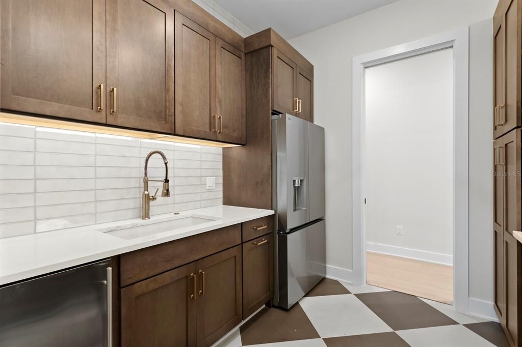 For Sale: $4,900,000 (5 beds, 5 baths, 6596 Square Feet)