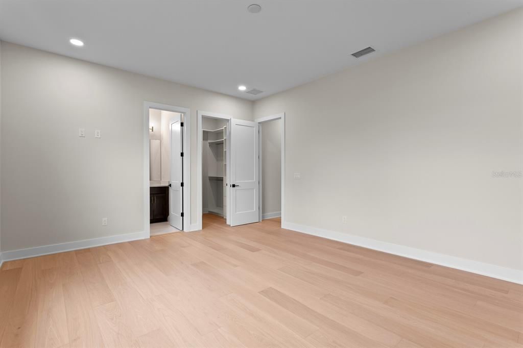 For Sale: $4,900,000 (5 beds, 5 baths, 6596 Square Feet)
