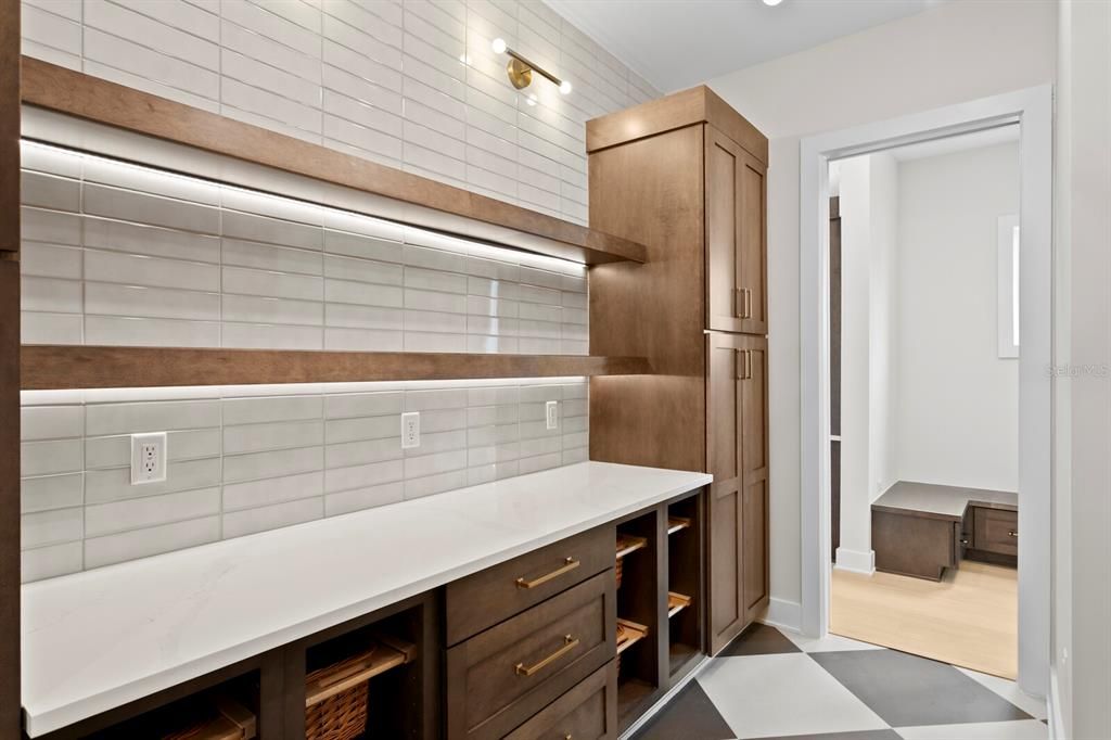For Sale: $4,900,000 (5 beds, 5 baths, 6596 Square Feet)