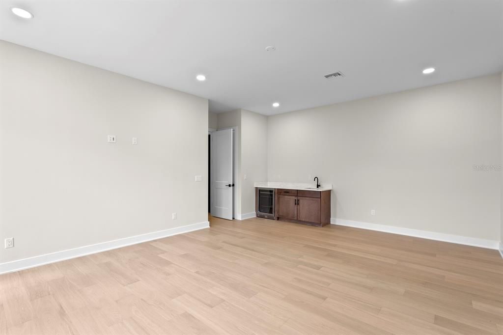 For Sale: $4,900,000 (5 beds, 5 baths, 6596 Square Feet)