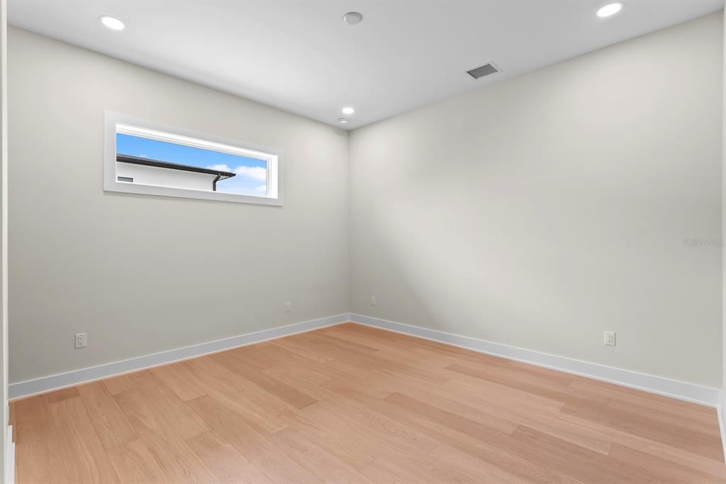 For Sale: $4,900,000 (5 beds, 5 baths, 6596 Square Feet)