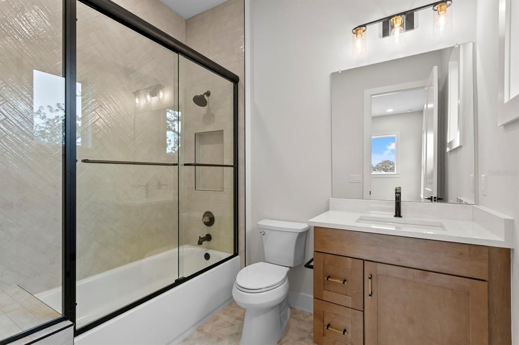 For Sale: $4,900,000 (5 beds, 5 baths, 6596 Square Feet)
