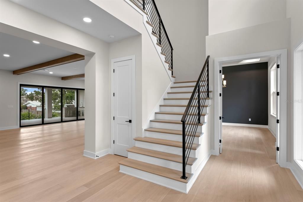 For Sale: $4,900,000 (5 beds, 5 baths, 6596 Square Feet)