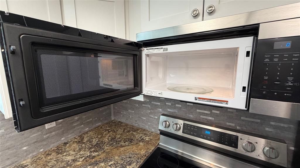 For Sale: $245,900 (3 beds, 2 baths, 1408 Square Feet)