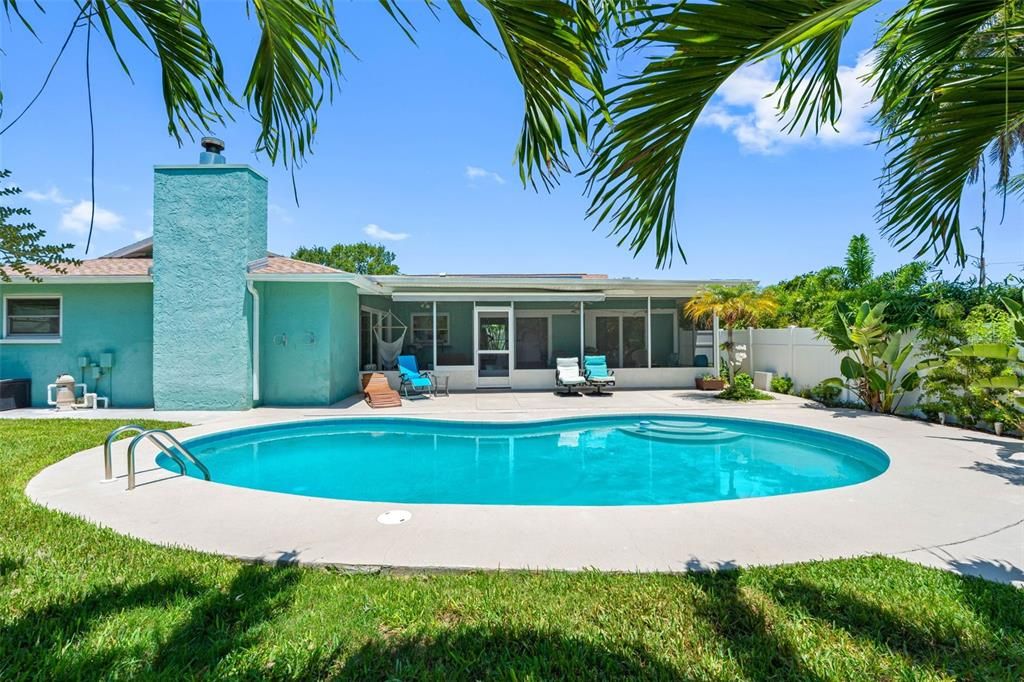 For Sale: $689,900 (3 beds, 2 baths, 1811 Square Feet)