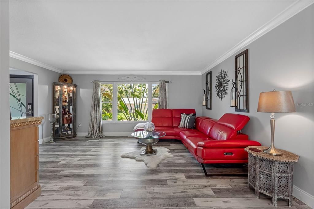 For Sale: $689,900 (3 beds, 2 baths, 1811 Square Feet)
