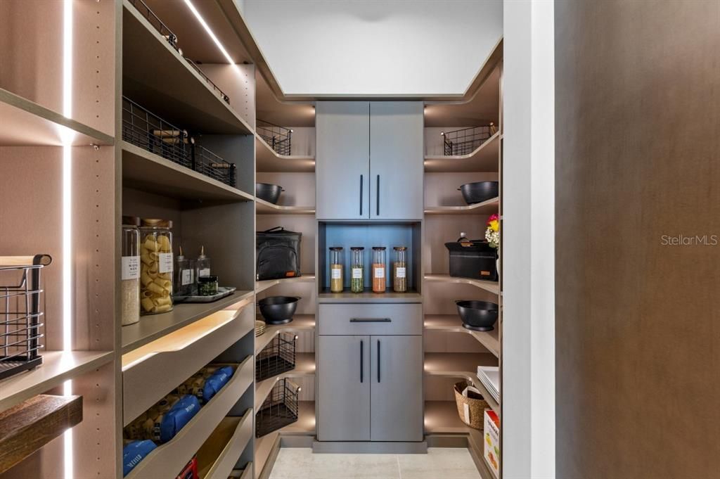 На продажу: $3,499,000 (3 спален, 3 ванн, 3600 Квадратных фут)