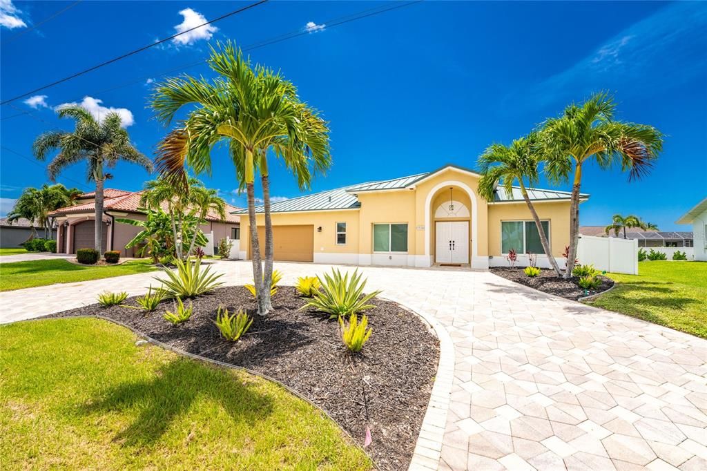 For Sale: $469,000 (3 beds, 2 baths, 2019 Square Feet)