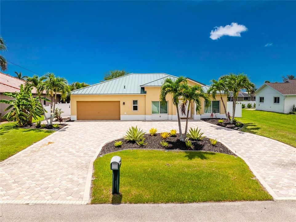 For Sale: $469,000 (3 beds, 2 baths, 2019 Square Feet)