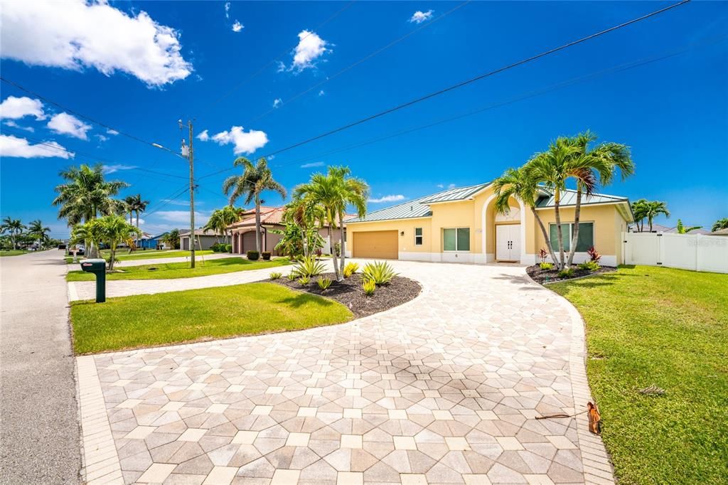 For Sale: $469,000 (3 beds, 2 baths, 2019 Square Feet)