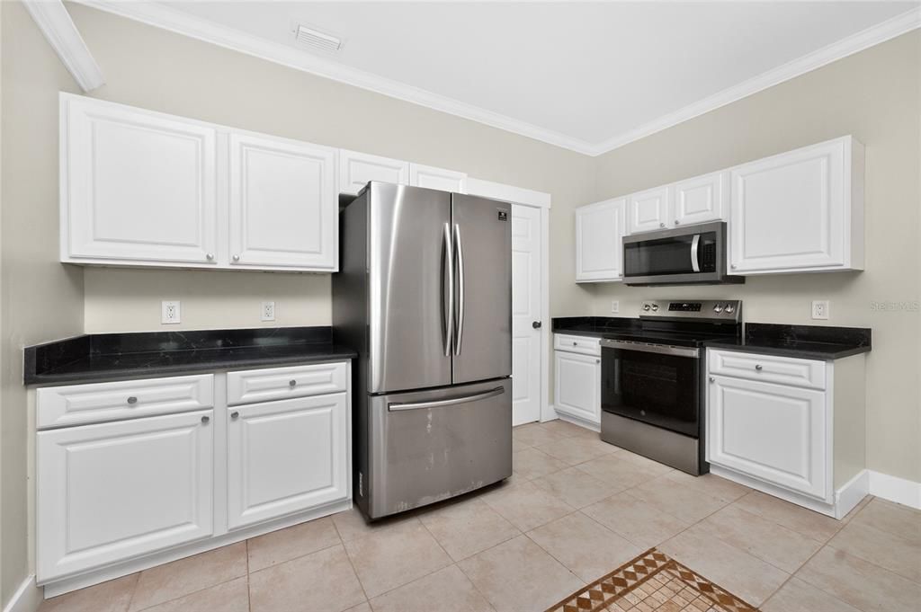 For Sale: $469,000 (3 beds, 2 baths, 2019 Square Feet)