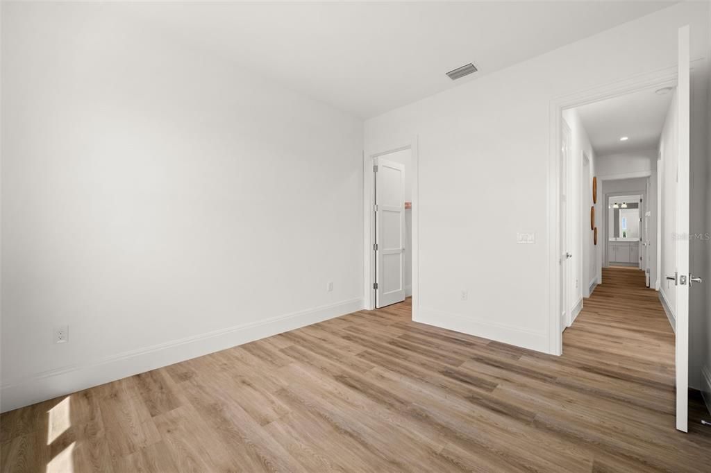 En Venta: $945,000 (3 camas, 3 baños, 2640 Pies cuadrados)