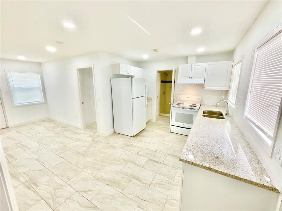 For Rent: $1,200 (1 beds, 1 baths, 708 Square Feet)