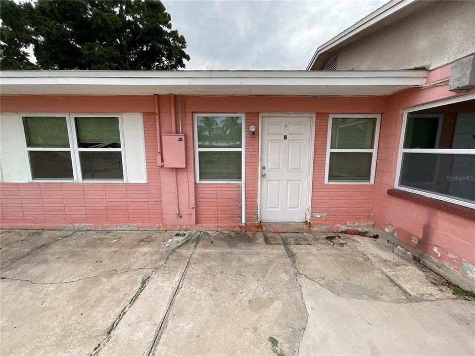 For Rent: $1,200 (1 beds, 1 baths, 708 Square Feet)