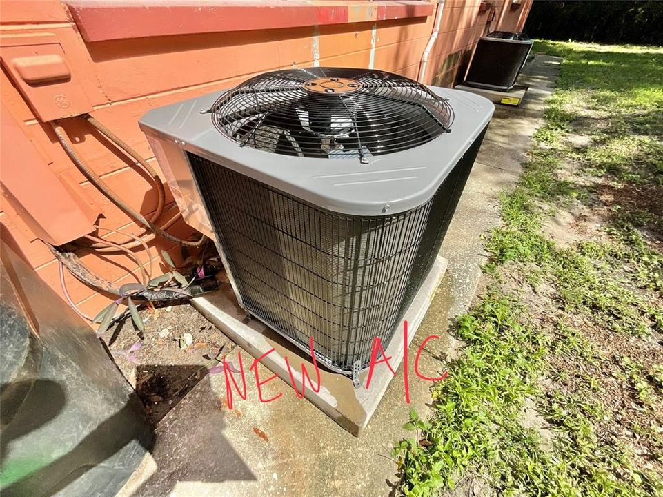 For Rent: $1,200 (1 beds, 1 baths, 708 Square Feet)
