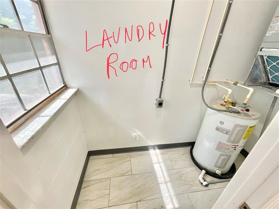 For Rent: $1,200 (1 beds, 1 baths, 708 Square Feet)