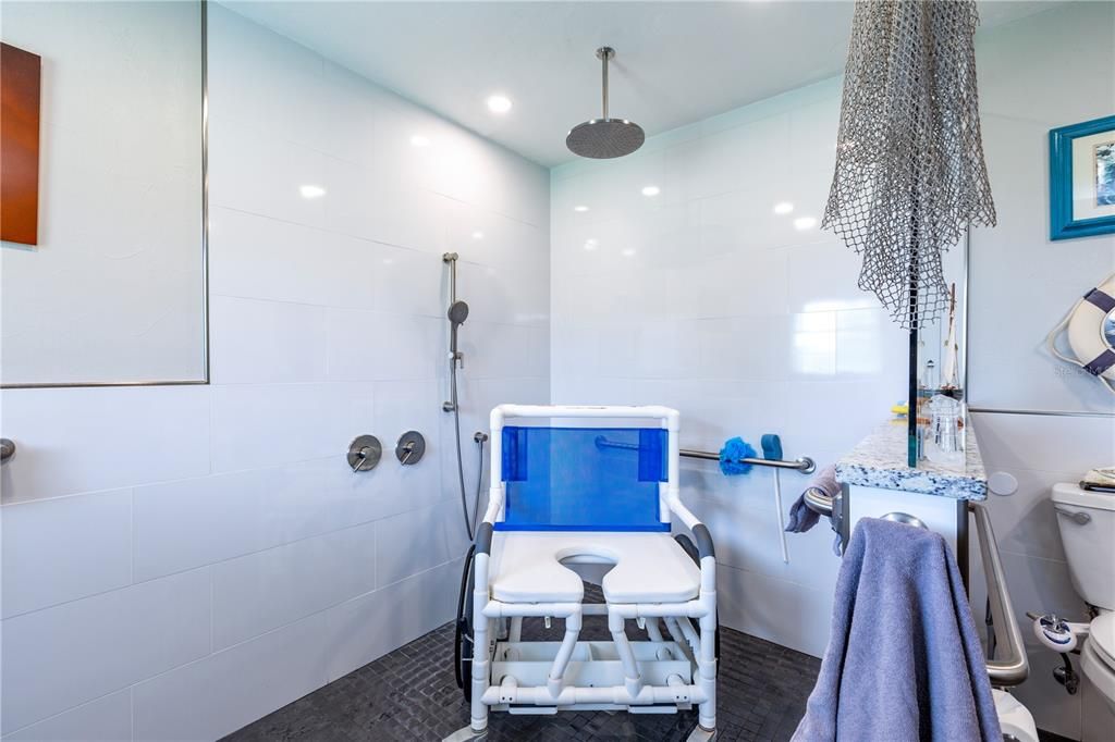 For Sale: $443,500 (2 beds, 2 baths, 1704 Square Feet)