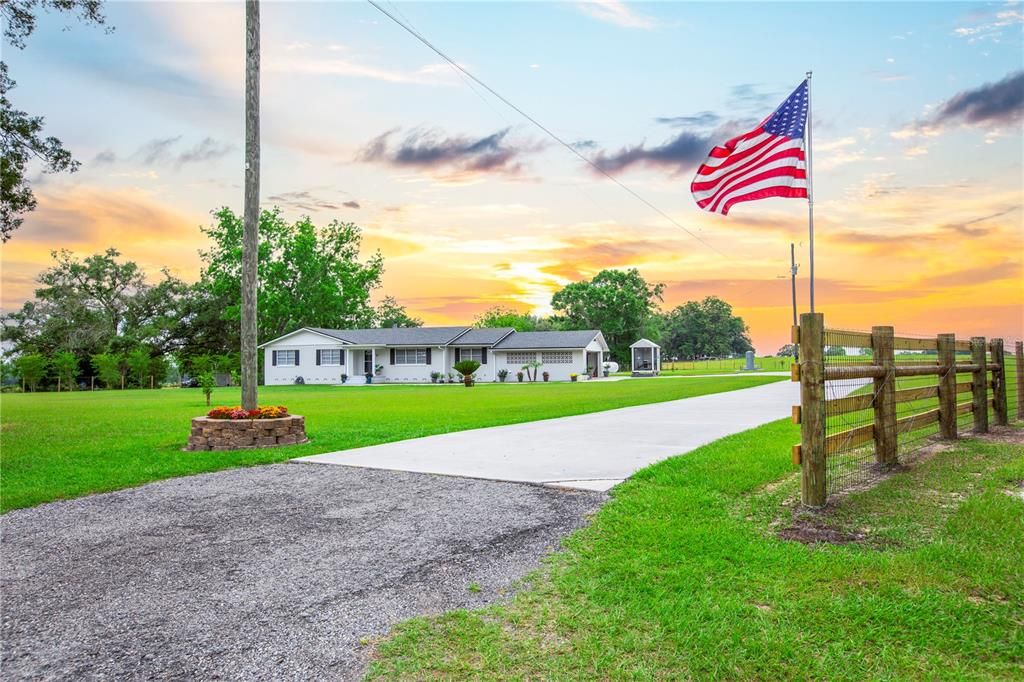 For Sale: $443,500 (2 beds, 2 baths, 1704 Square Feet)