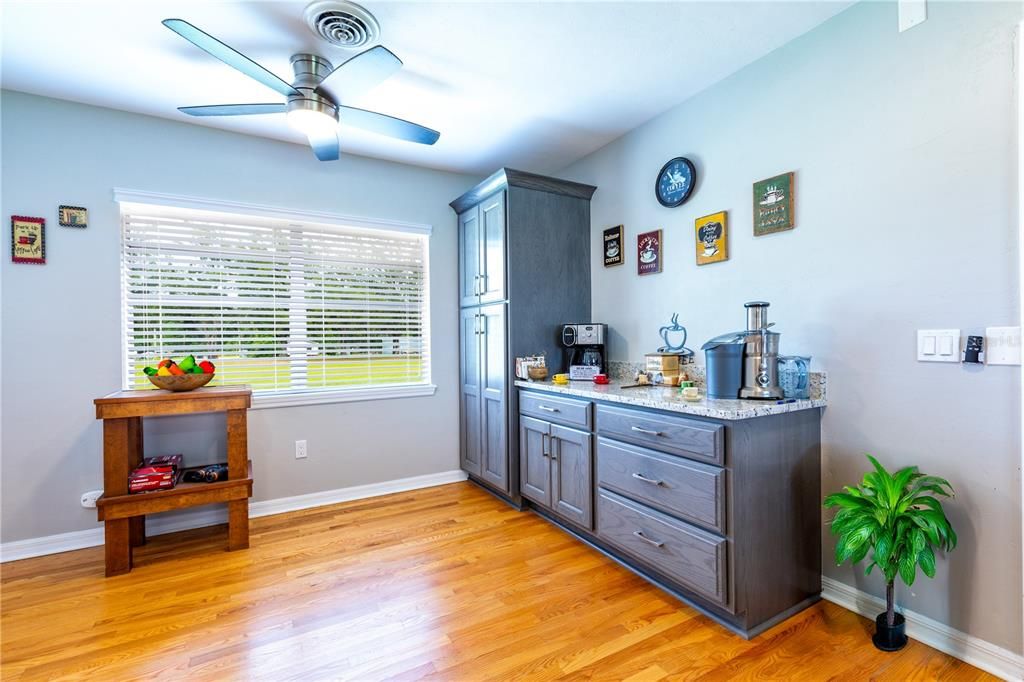 For Sale: $443,500 (2 beds, 2 baths, 1704 Square Feet)