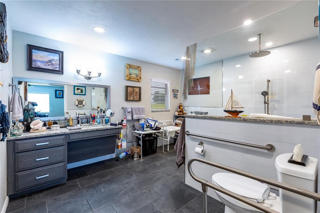 For Sale: $443,500 (2 beds, 2 baths, 1704 Square Feet)