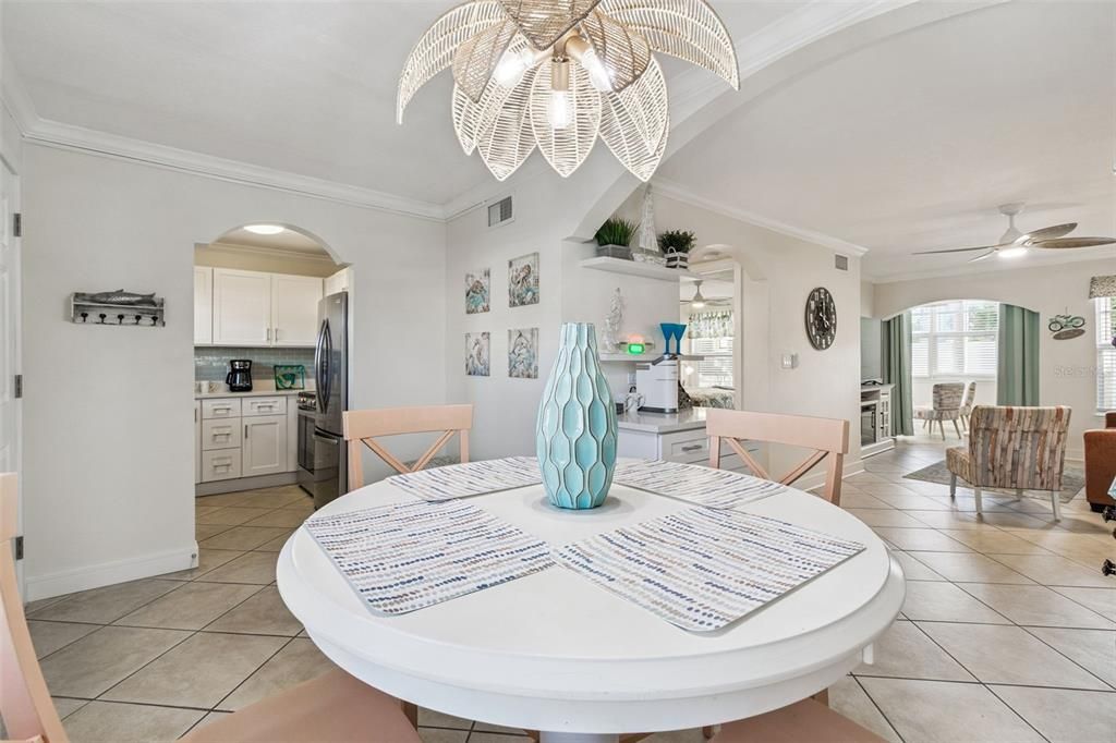 For Sale: $395,000 (2 beds, 1 baths, 735 Square Feet)