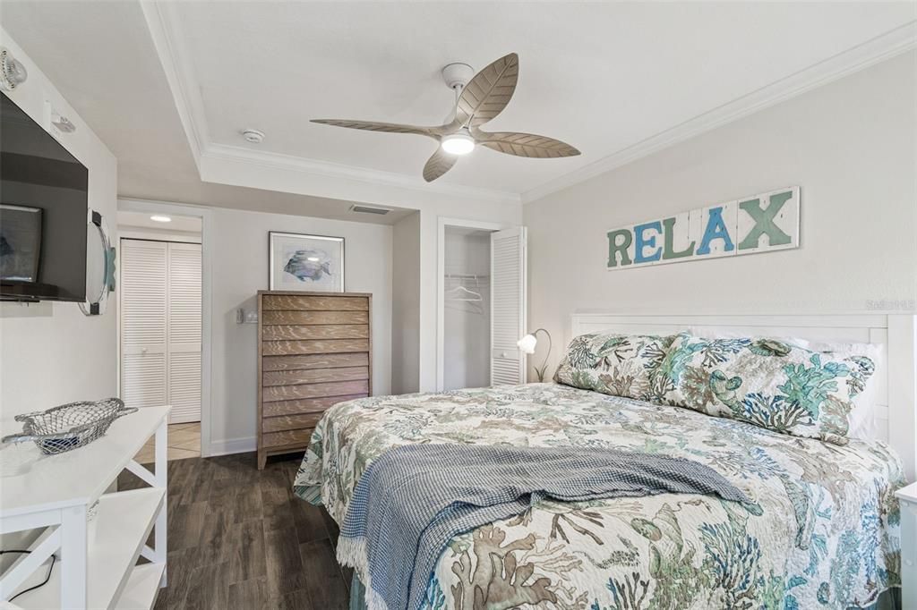 For Sale: $395,000 (2 beds, 1 baths, 735 Square Feet)