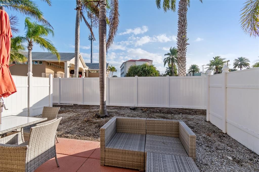 For Sale: $395,000 (2 beds, 1 baths, 735 Square Feet)