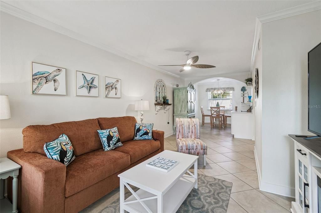 For Sale: $395,000 (2 beds, 1 baths, 735 Square Feet)
