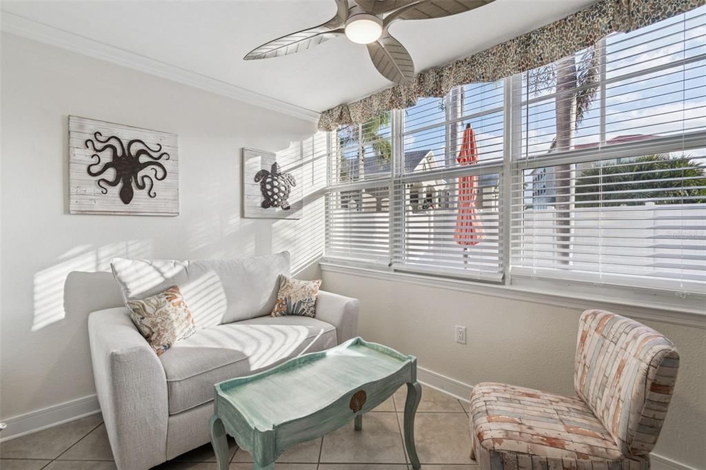 For Sale: $395,000 (2 beds, 1 baths, 735 Square Feet)