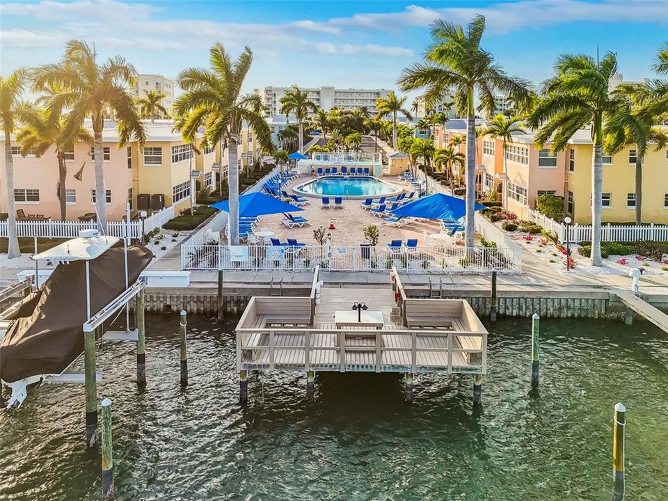 For Sale: $395,000 (2 beds, 1 baths, 735 Square Feet)